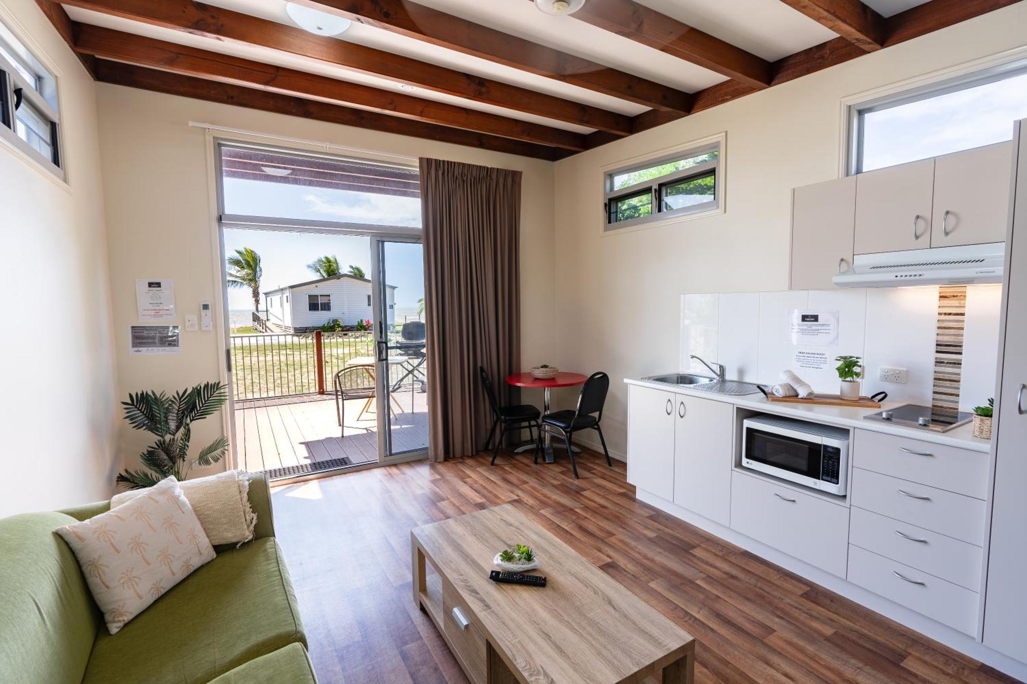 Tasman Holiday Parks - Rollingstone エクステリア 写真