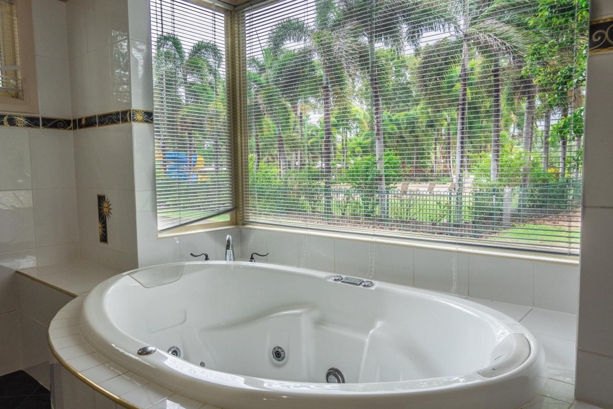 Tasman Holiday Parks - Rollingstone エクステリア 写真