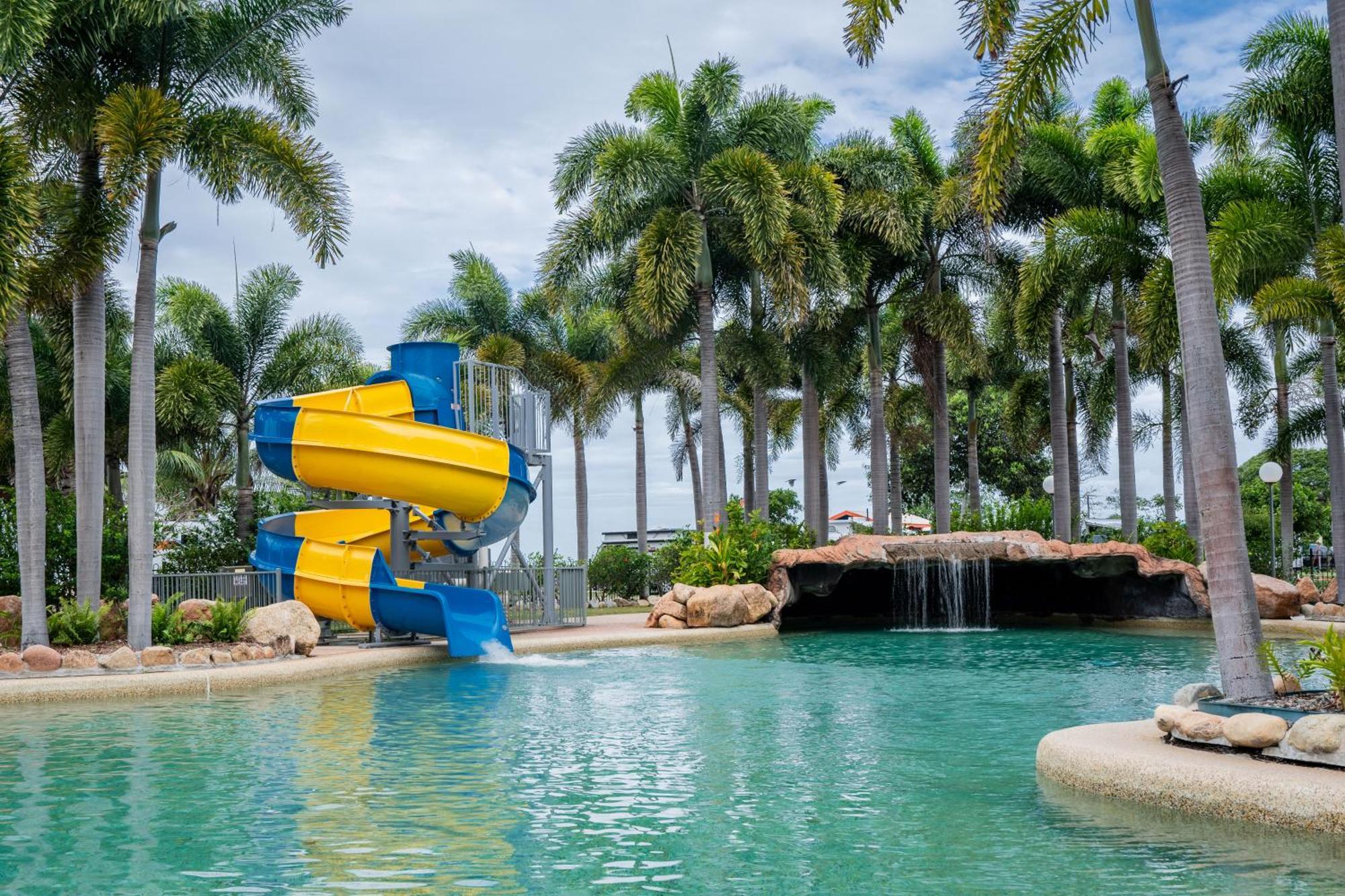 Tasman Holiday Parks - Rollingstone エクステリア 写真