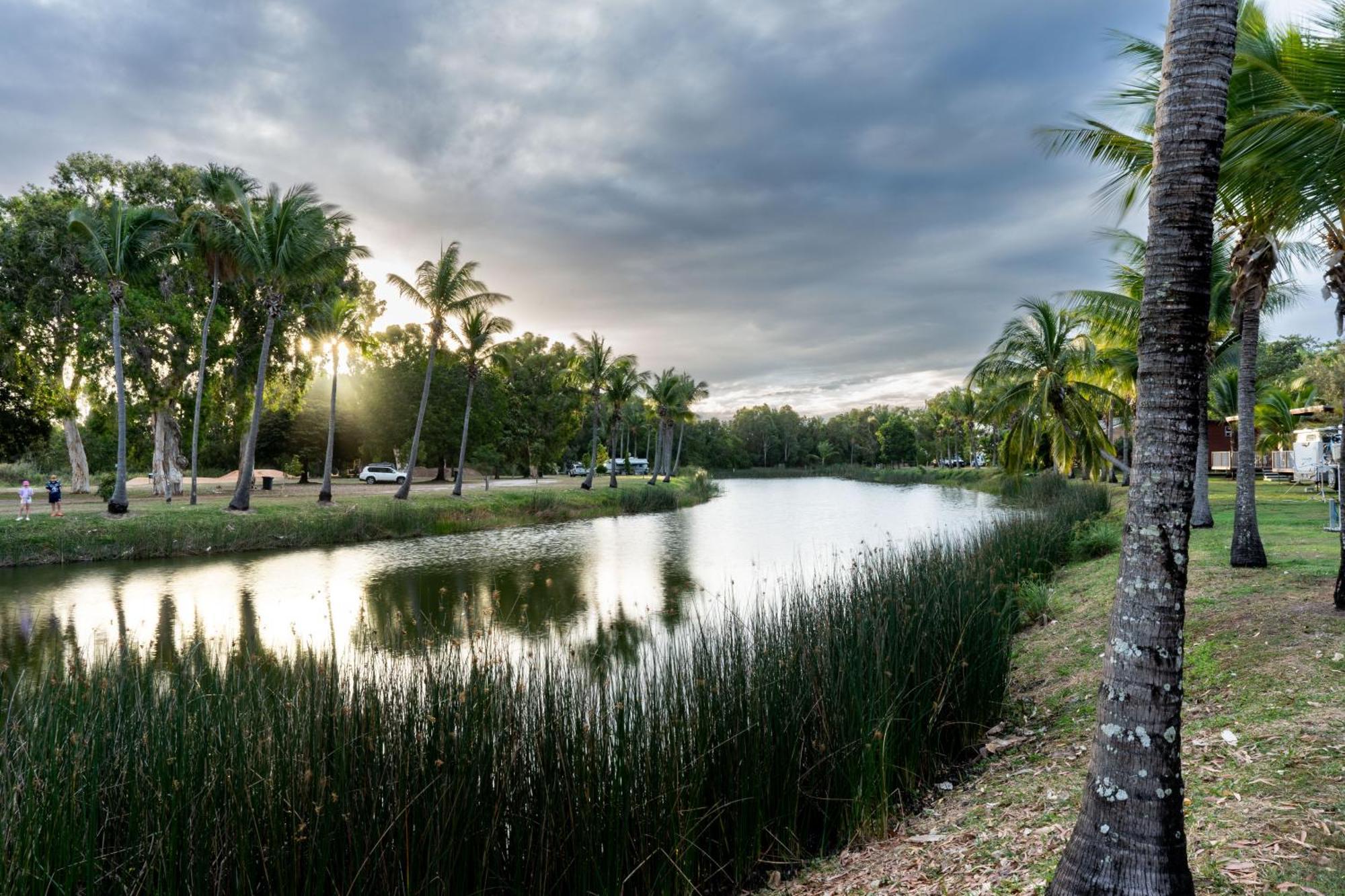 Tasman Holiday Parks - Rollingstone エクステリア 写真